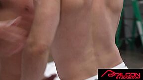 Tafereel#3 voor de video: Intense bareback encounter between Michael Boston ...